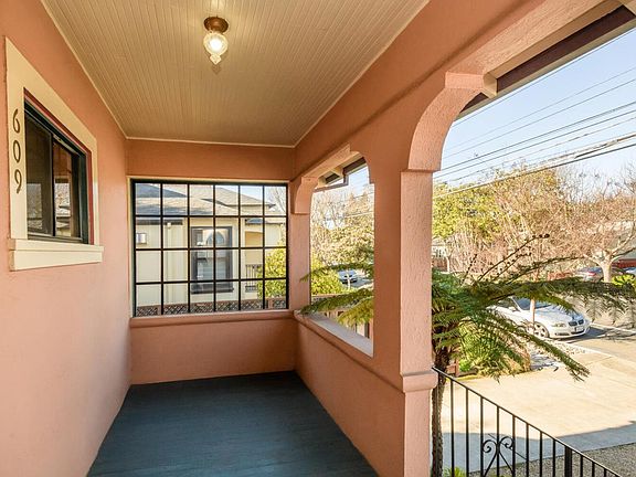3rd image of 609 Bayswater Ave