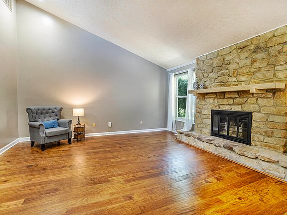 3rd image of 1509 Tanglewood Dr