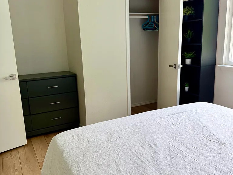 706 Hilltop Dr — Photo 2