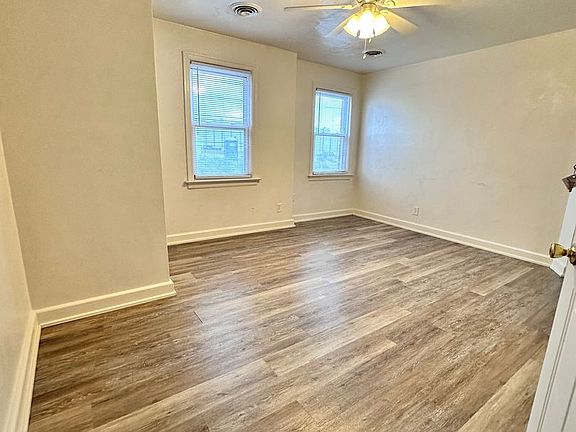 4th image of 1352 Little Bay Ave #3