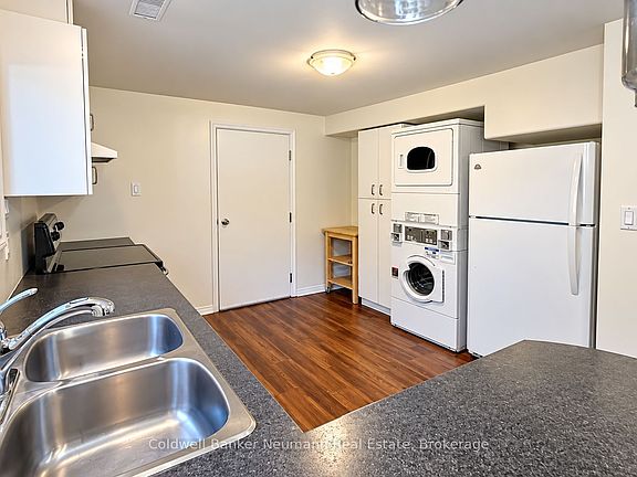 3rd image of 108 Toronto St