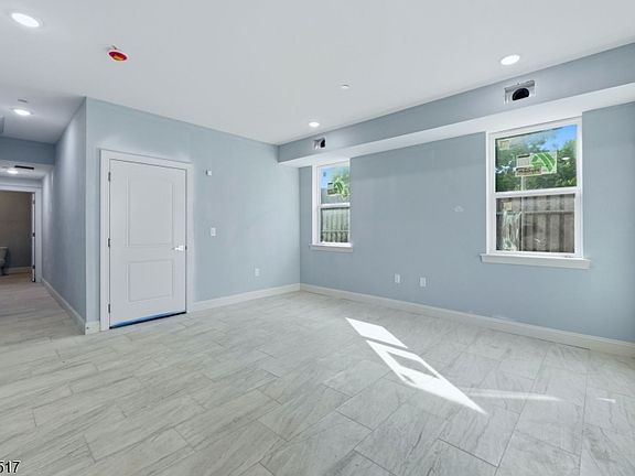 4th image of 337 Court St