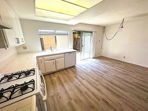 5th image of 1634 Parakeet Ct