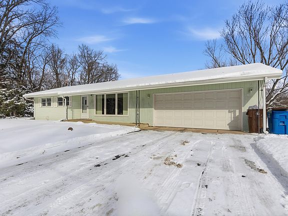 2nd image of 225 Dogwood Dr