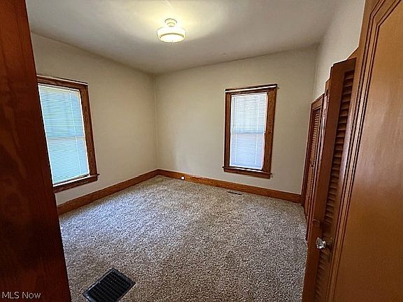 5th image of 3875 Roseville Rd