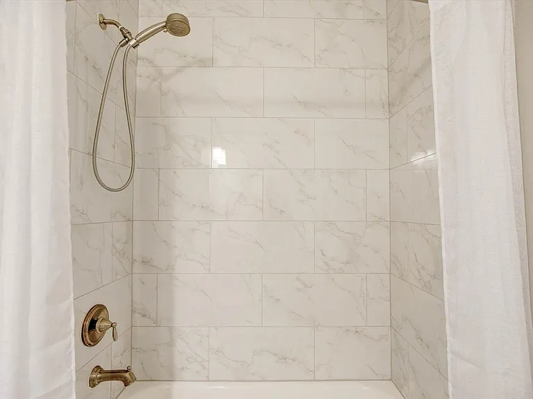 2700 Gladstone Dr — Photo 25