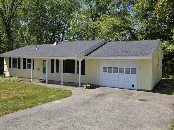 43 Cedarcrest Ln, Haverhill, MA 01835