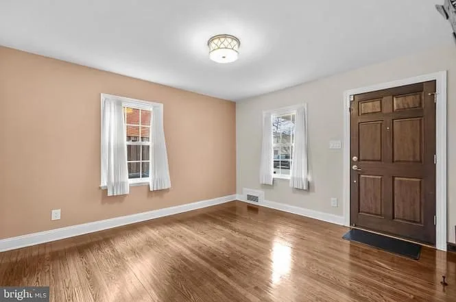 311 S Wayne St — Photo 3