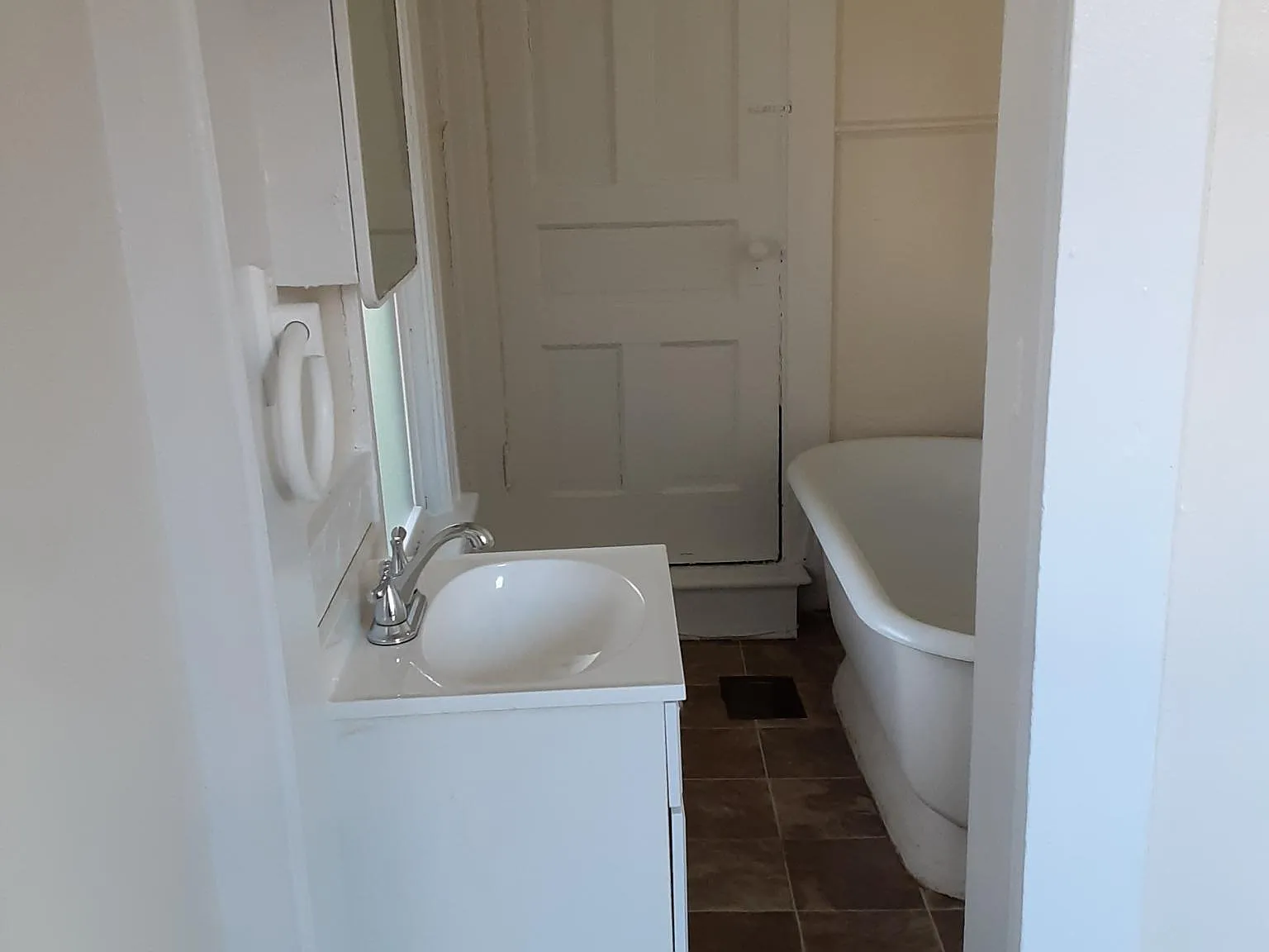 2 bed, 2269 sqft, $900 — Photo 2