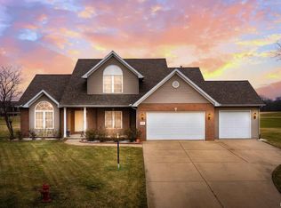 8206 W Coyote Creek Dr, Peoria, IL 61607