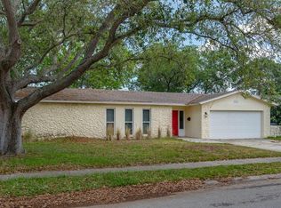 6061 Tanglewood Dr NE, Saint Petersburg, FL 33703