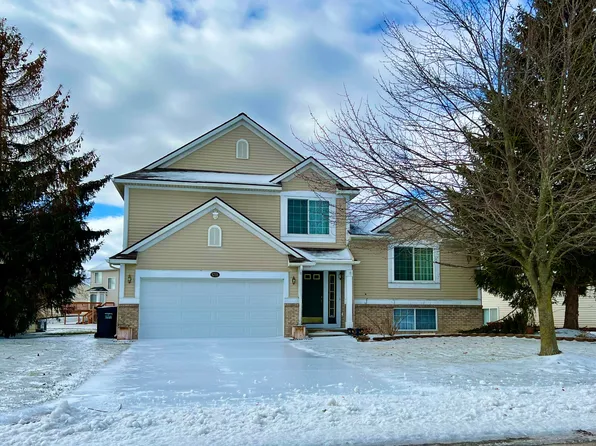 5701 E Grove Dr SE, Kentwood, MI 49512