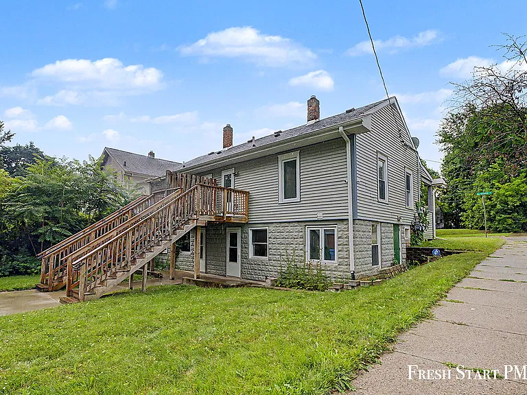 1266 Clark St — Photo 11