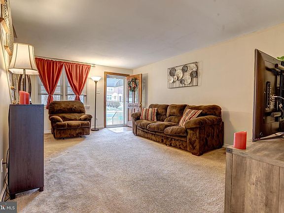5th image of 715 Crescent Dr