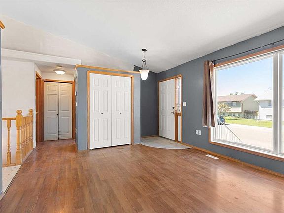 2nd image of 2385 SW Hatcher Dr NE
