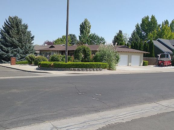 2nd image of 2070 Candlewood Ave