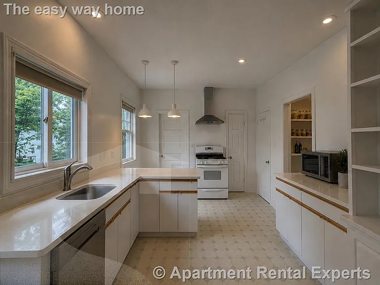 35 College Ave — Photo 1