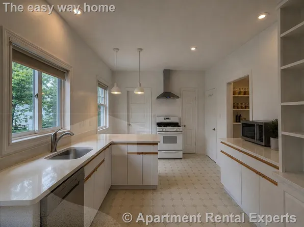 35 College Ave, Medford, MA