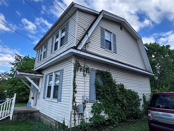 5th image of 358 W Locust St