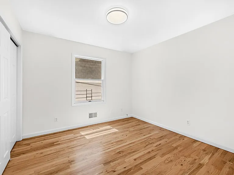 14 Elizabeth St #1 — Photo 10