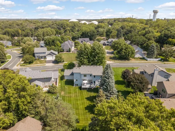 527 Hackmore Dr, Eagan, MN 55123