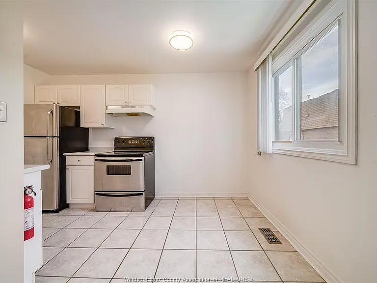 5486 Lassaline Ave — Photo 12