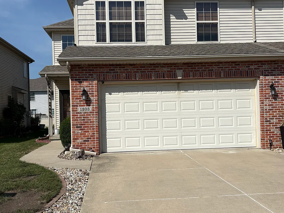 1203 Heron Dr