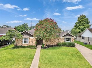 213 Valley Brook Dr, La Porte, TX 77571