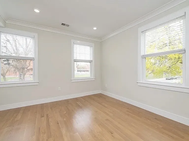 2 bed, 768 sqft, $1,600 — Photo 3