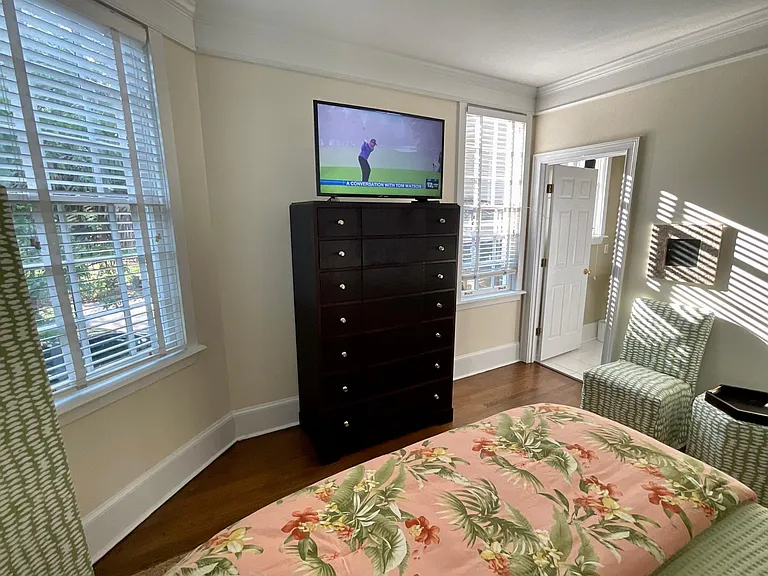 2549 Walton Way #H4 — Photo 8