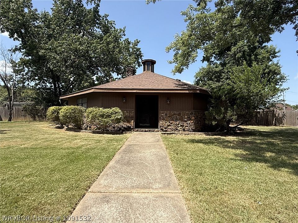 1st image of 3204 Village Rd