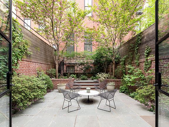 3rd image of 24 W 11th St