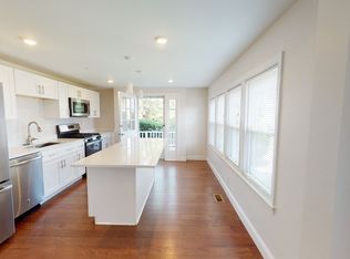 37 Walnut Pl APT 1, Newton, MA 02460