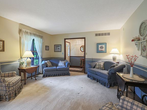 5th image of 1210 Carol Crest Dr