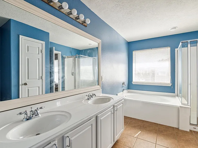 14307 Mirkwood Ln — Photo 12