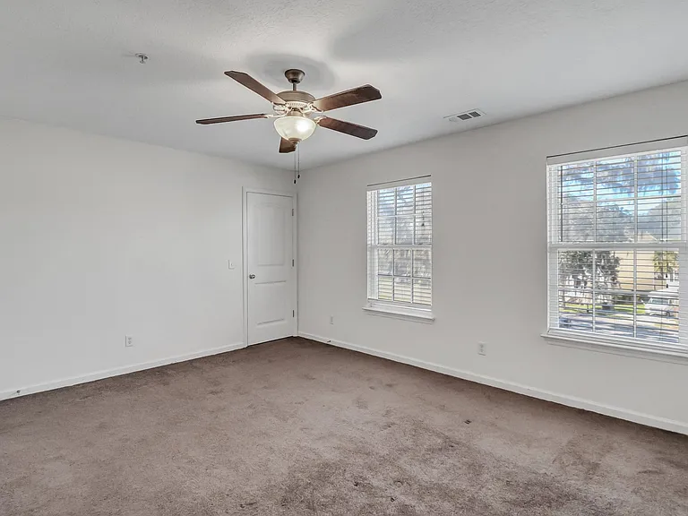 324 Laurel Oak Ln — Photo 30