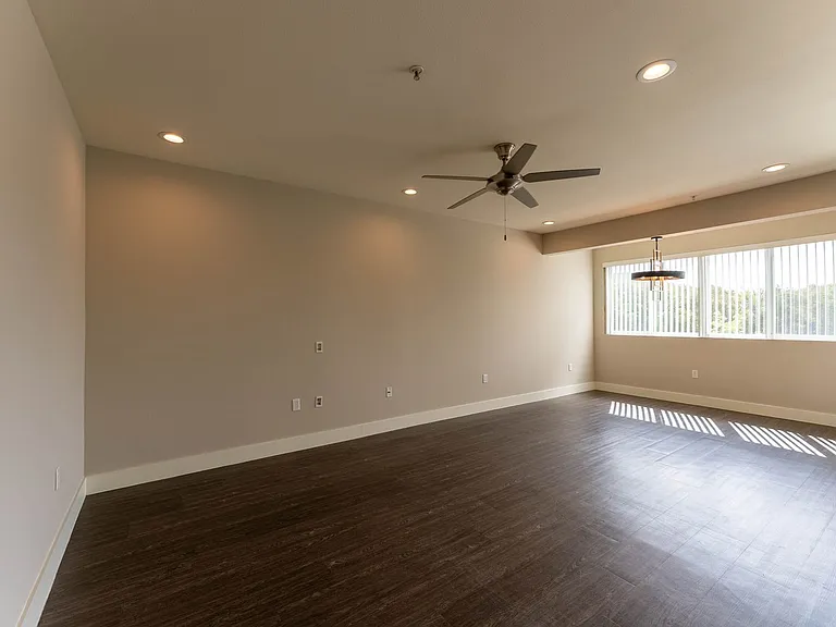 604 N Bluff Dr #127 — Photo 13