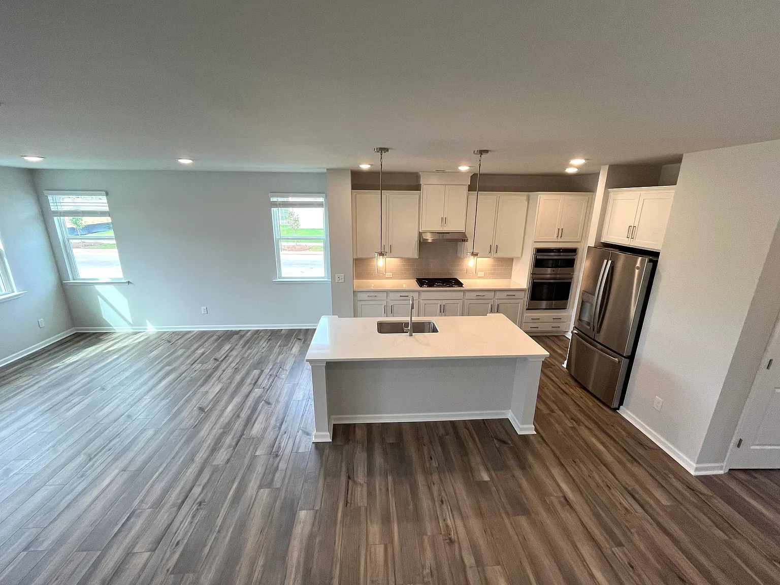 4 bed, 2890 sqft, $2,890 — Photo 4