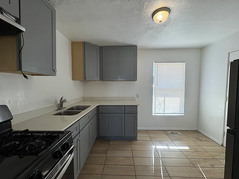 2038 NW 25th St #9 — Photo 6