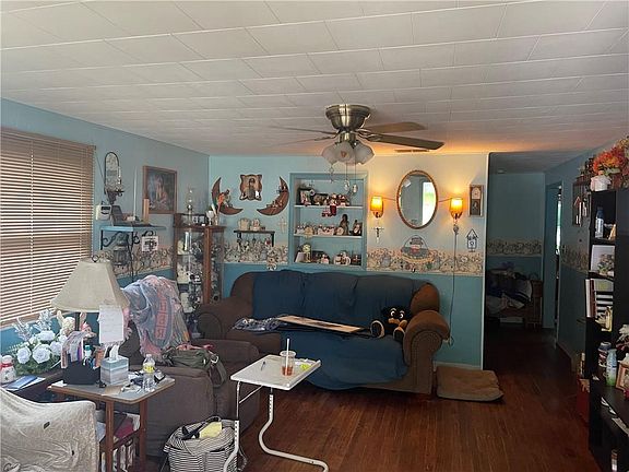 5th image of 1311 N Carver St