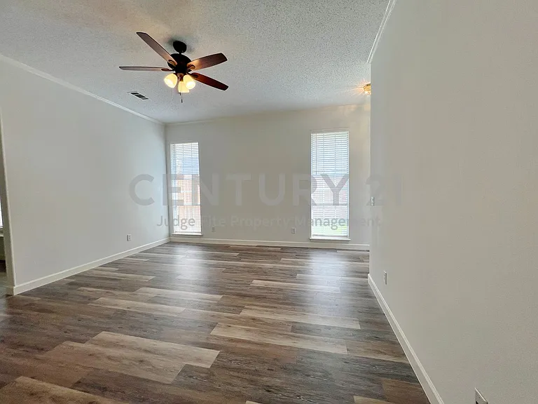 7800 Lancelot Rd — Photo 5
