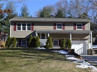 9 Gables Blvd, Setauket, NY 11733