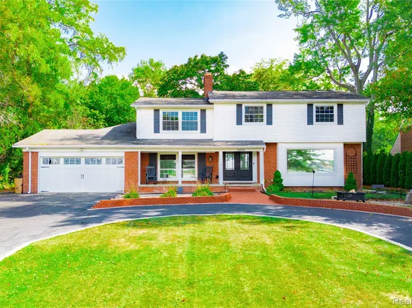 22271 W River Rd, Grosse Ile, MI 48138