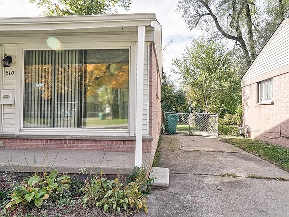 3rd image of 810 Eugene St