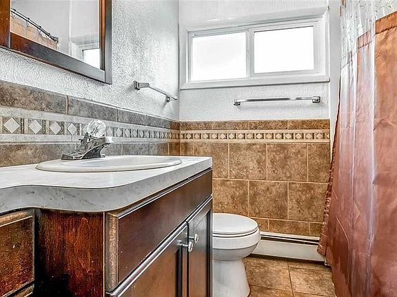 3rd image of 959 E Hudson Ave