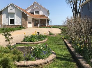 10148 Lapointe Dr, Luna Pier, MI 48157