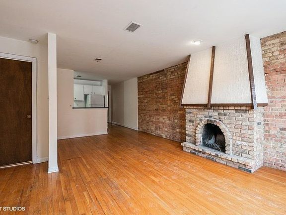 5th image of 2921 N Sheffield Ave APT 2S