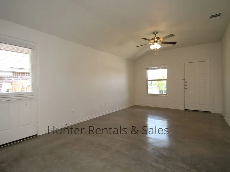 6109B Amelia Earhart Blvd — Photo 4