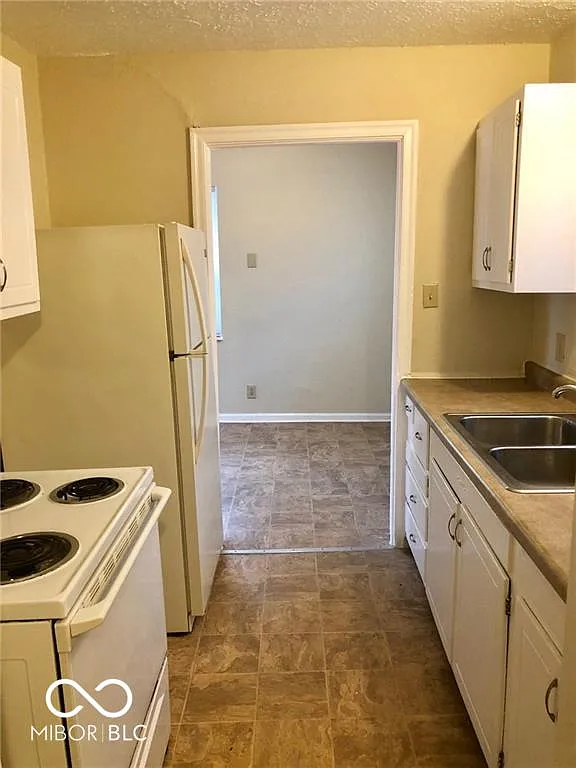 3 bed, 1.0 bath, 925 sqft, $1,175 — Photo 4