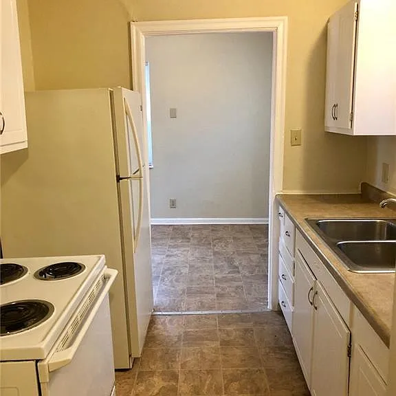3516 N Hawthorne Ln — Photo 4